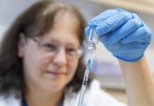 Az mRNS vakcinát kapottaknak más fajtát ajánlanak harmadik adag gyanánt