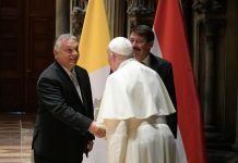 Orbán Viktornak üzent a pápa a záróbeszédében?