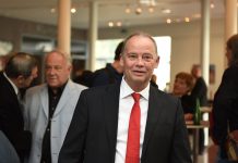 Szanyi Tibor: Ki az ittasokkal az Országházából!