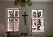 Élő adventi kalendáriummá változik idén is Magyarország