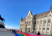 30 méteres szivárványzászlóval jelentették be a 2022-es Budapest Pride-ot