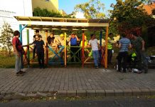 Az önkormányzat elszállította a Kétfarkú Kutyapárt buszmegállóját