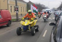 Gyalogosokba hajtott a Fidesz kampánymotorosa