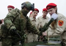 Orosz gyerekkatonák Putyin szolgálatában