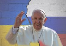 Egy orosz is viszi a keresztet a nagypénteki római keresztúton – felháborodtak az ukránok