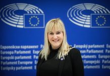 Újabb momentumos képviselő lépett át a DK-ba