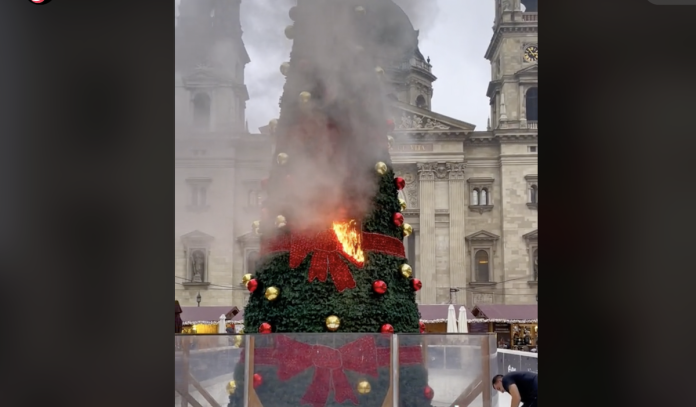 Lángra kapott a karácsonyfa a Bazilika előtt
